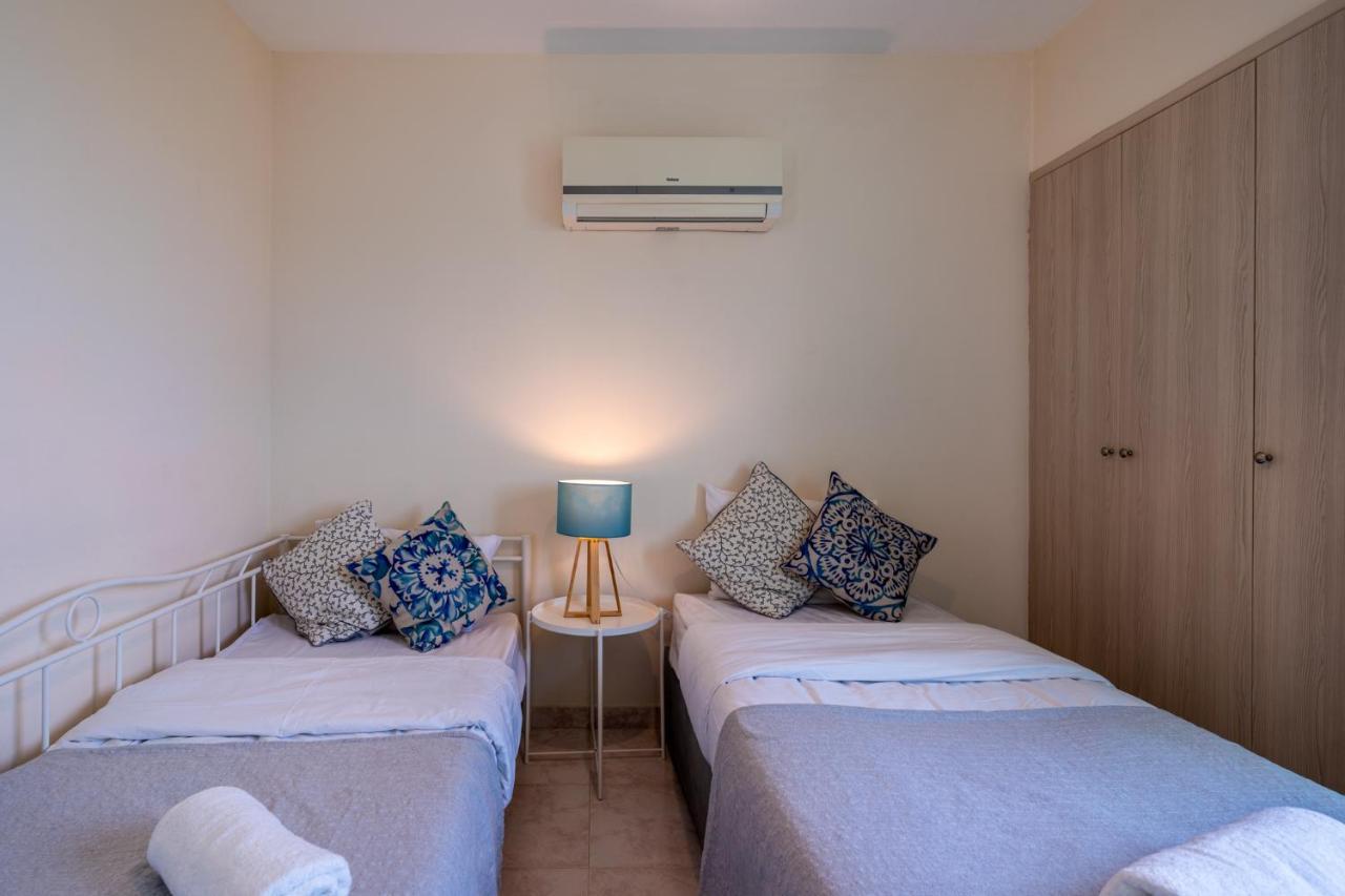 Sunny 2-Br Apartment In Mackenzie Larnaca Extérieur photo